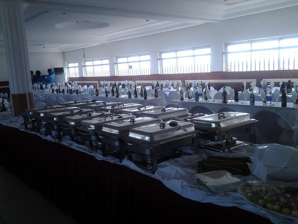 Afrique Hotel Douala Airport Buitenkant foto