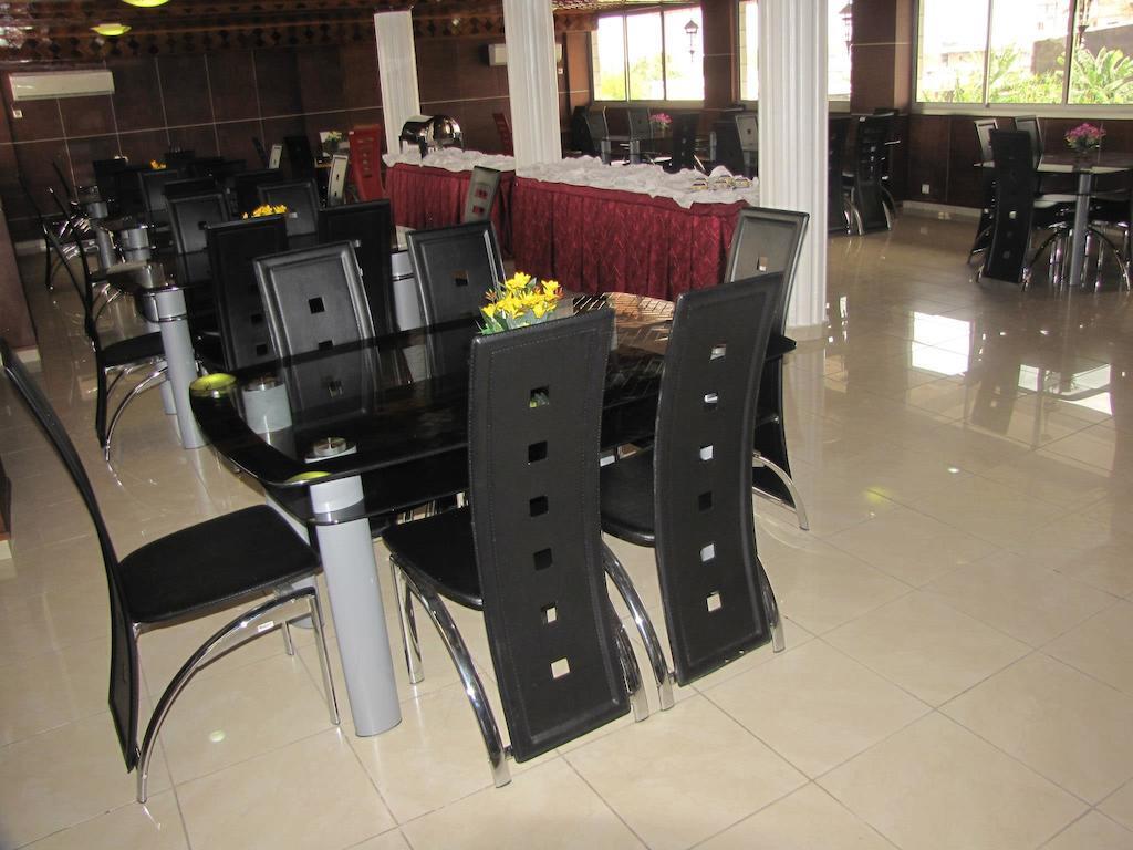 Afrique Hotel Douala Airport Buitenkant foto