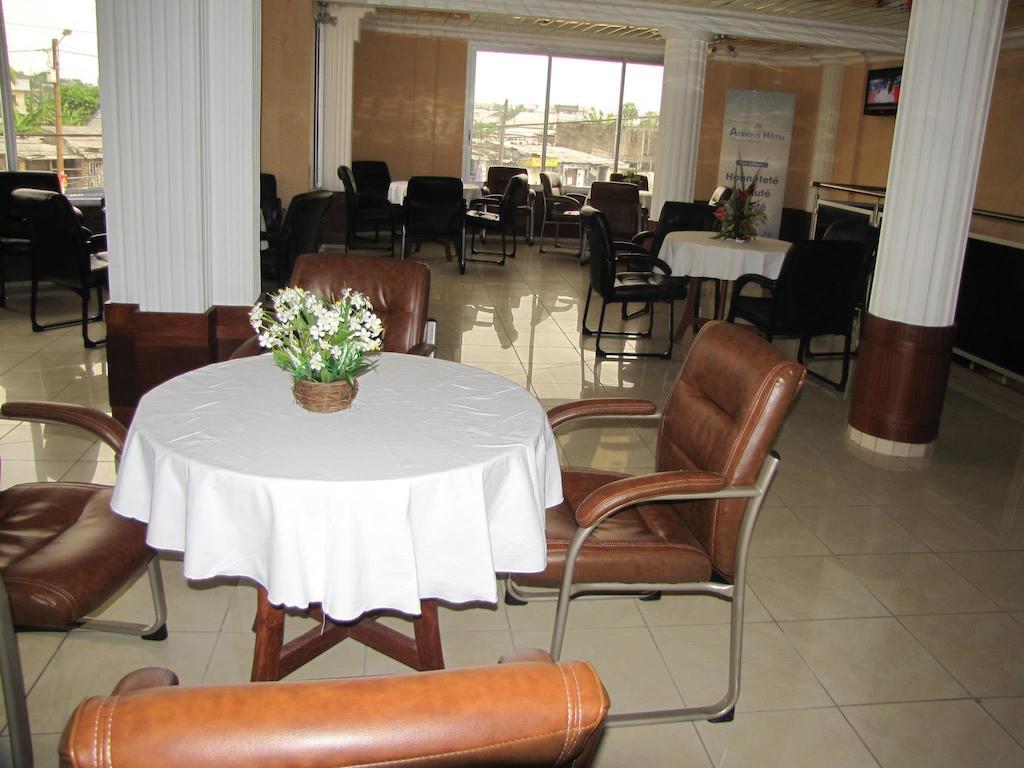 Afrique Hotel Douala Airport Buitenkant foto