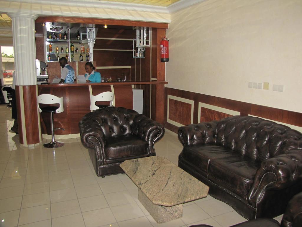 Afrique Hotel Douala Airport Buitenkant foto