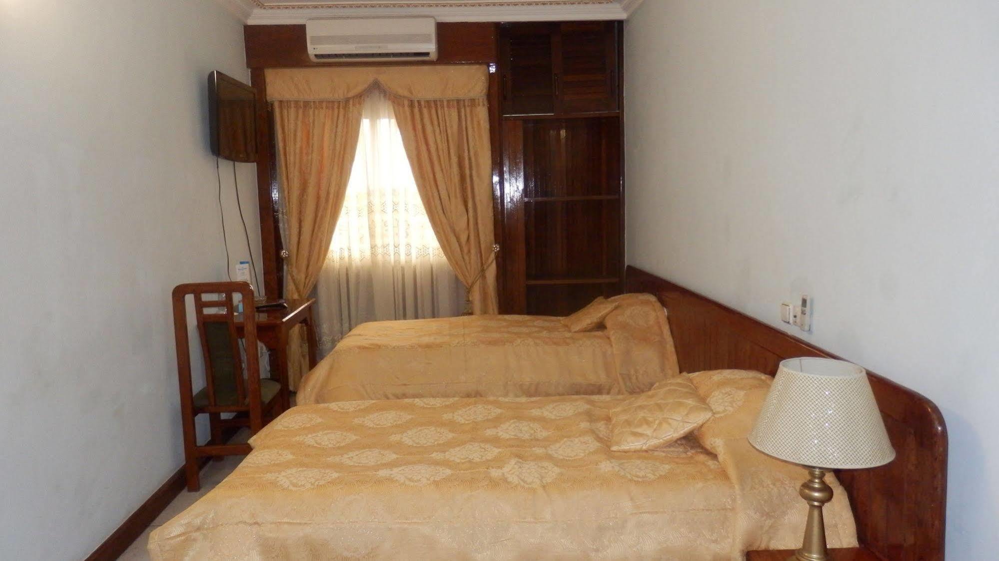 Afrique Hotel Douala Airport Buitenkant foto