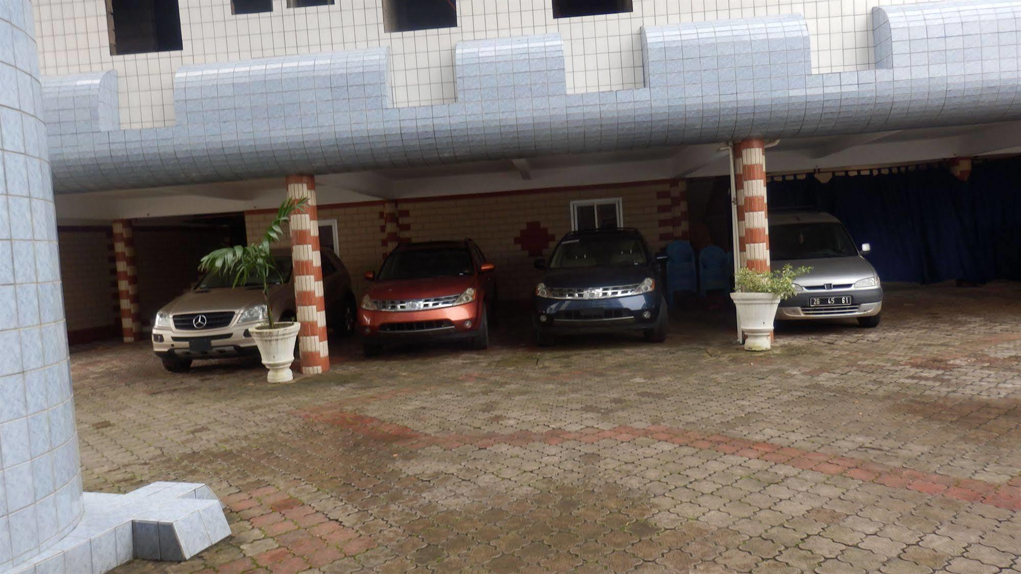 Afrique Hotel Douala Airport Buitenkant foto