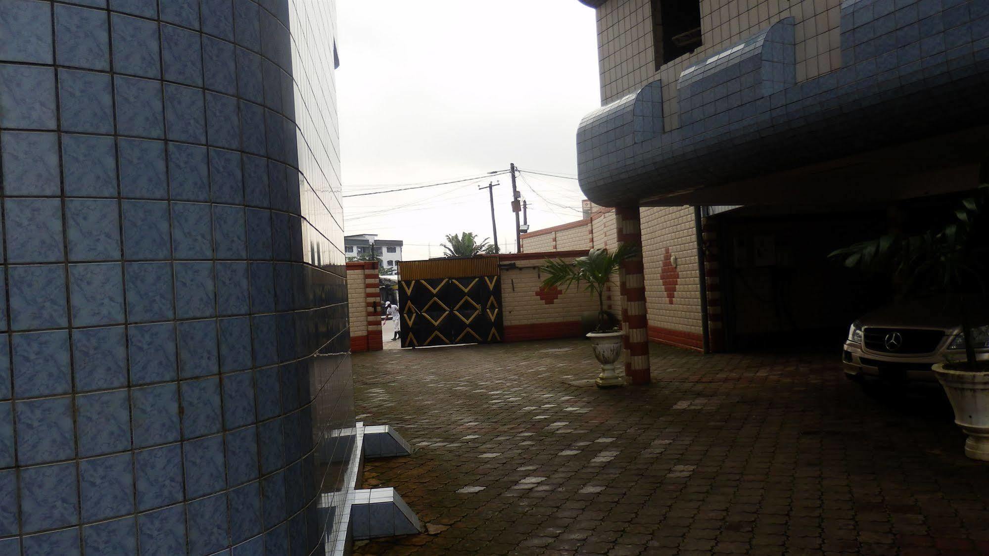 Afrique Hotel Douala Airport Buitenkant foto